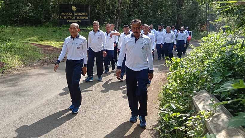 Danpuslatpurmar-4 Purboyo Ajak Personel dan Keluarga Rutin Olahraga