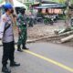 Satpolairud Polres Malang Ajak Perhutani Potong Pohon Rawan Roboh