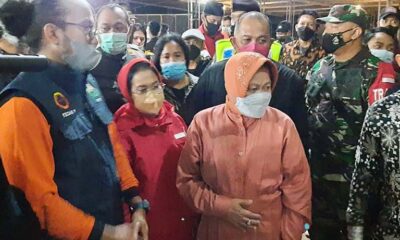 Tengah Malam, Risma Sidak Penampungan Korban Banjir Kota Malang 40 Tengah Malam, Risma Sidak Penampungan Korban Banjir Kota Malang