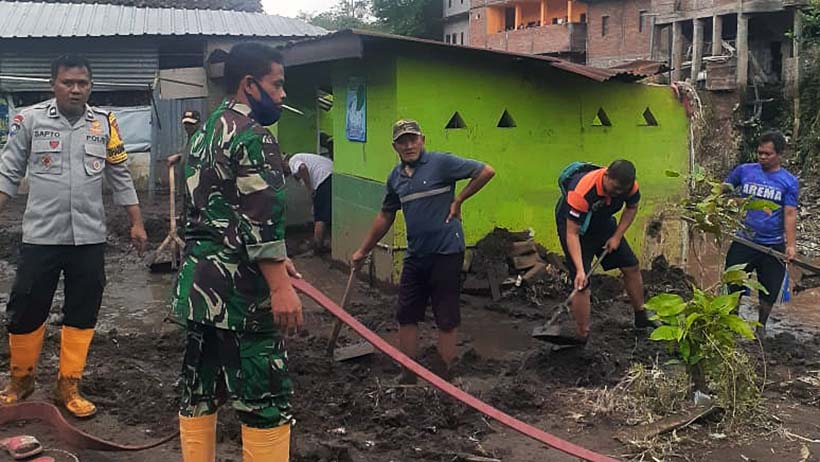 Kodim 0833 Kota Malang Karya Bakti Di Lokasi Terdampak Banjir