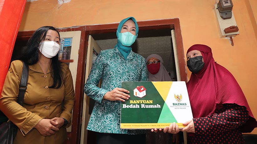 Baznas Dan TP PKK Kota Malang Serahkan Bantuan Bedah Rumah 26 Baznas Dan TP PKK Kota Malang Serahkan Bantuan Bedah Rumah