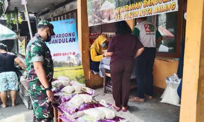 Babinsa Bandulan Kawal Penyerahan Rasda BPNTD
