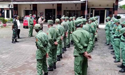 Linmas Cemorokandang Digembleng Materi Pengamanan Oleh TNI Polri