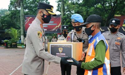 Polres Malang Beri Penghargaan Penjaga Perlintasan KA Yang Viral 36 Polres Malang Beri Penghargaan Penjaga Perlintasan KA Yang Viral