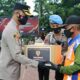 Polres Malang Beri Penghargaan Penjaga Perlintasan KA Yang Viral 37 Polres Malang Beri Penghargaan Penjaga Perlintasan KA Yang Viral