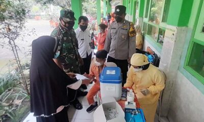 Siswa SDN Tunggulwulung 3 Malang Terima Vaksinasi Sinovac