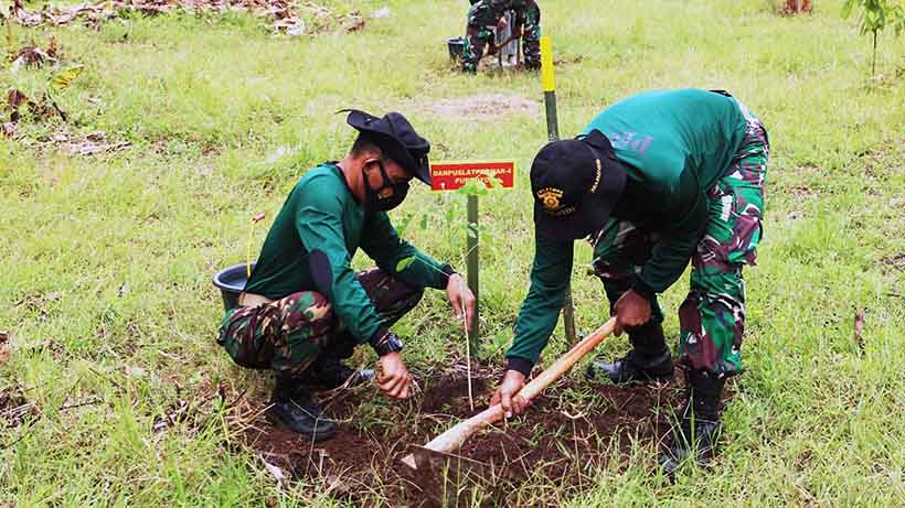 Puslatpurmar 4 Purboyo Tanam 1000 Pohon, Ajak Lestarikan Hutan 26 Puslatpurmar 4 Purboyo Tanam 1000 Pohon, Ajak Lestarikan Hutan