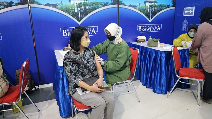 TNI AD dan UB Gelar Vaksin Dosis Ketiga