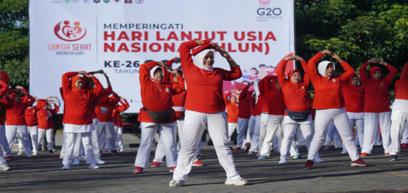Peringati HLUN, Pemkot Batu Senam Bersama Lansia