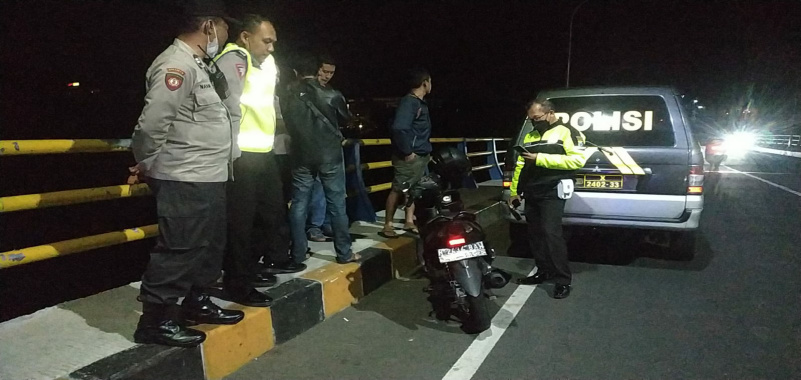 Seorang Pelajar Menabrak Bored Pile Jembatan Tunggulmas