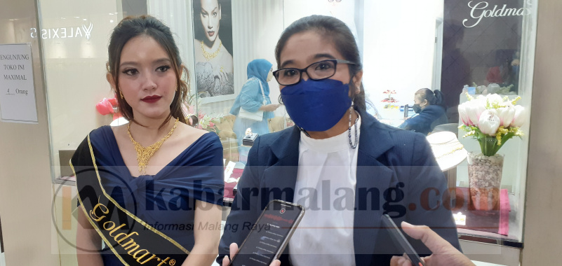 Trend Positif, Transaksi Emas di Goldmart Meningkat 15 Persen 27 I.G.A Komang Widariani, manager showroom Goldmart,