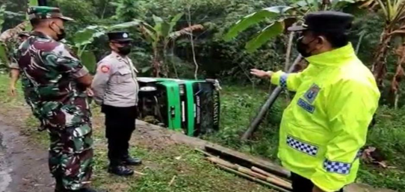 Bus Rombongan MTS Turen Terperosok di Wonosari Malang