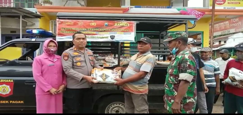 Penyesuaian Harga BBM, Polsek Jajaran Polres Malang Bakti Sosial Bagikan Sembako kepada Warga 26 IMG 20220911 174702