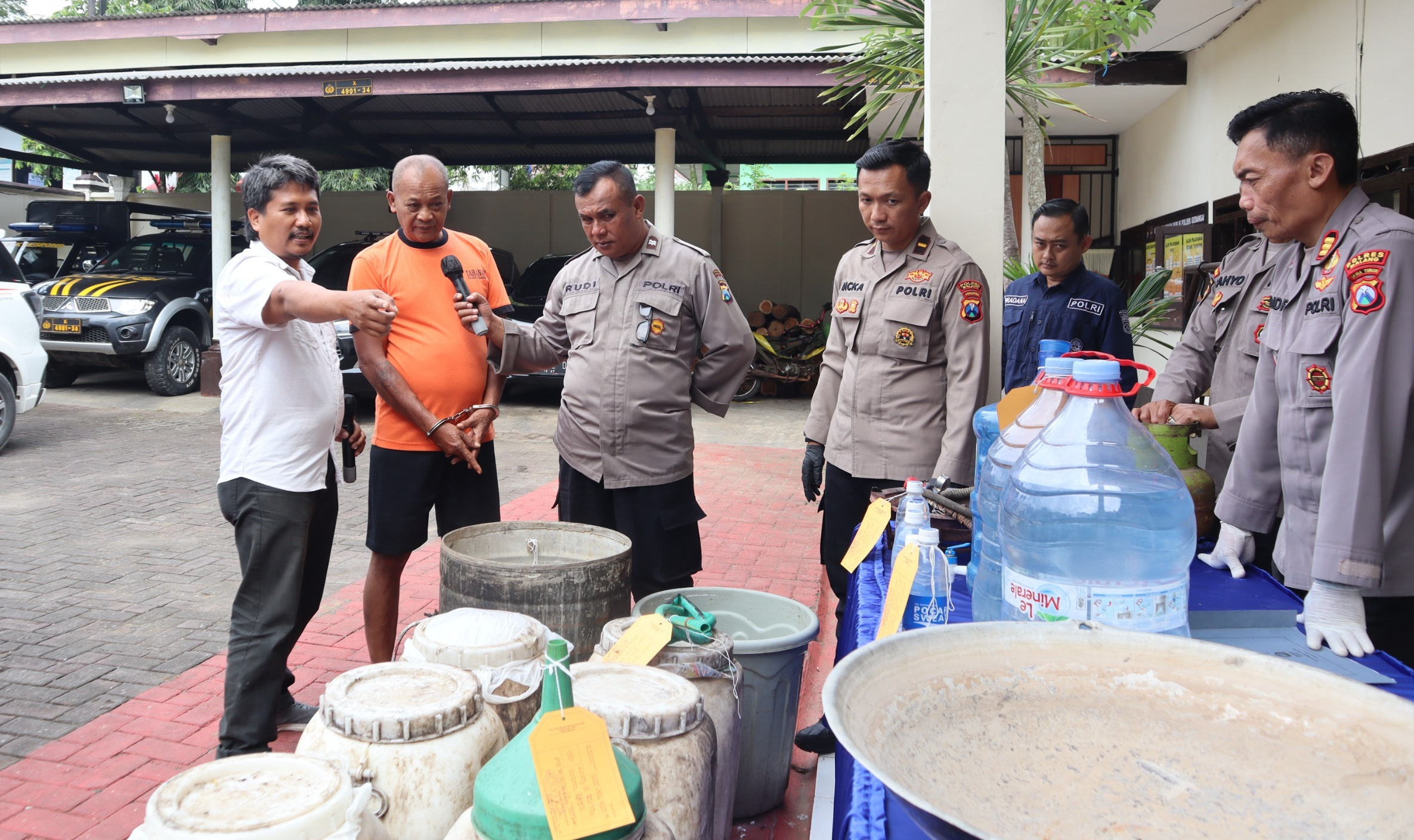 Nekat Jadi Produsen Miras Ilegal, Kakek 61 Tahun Diciduk Polisi di Malang 26 IMG 20240327 185607