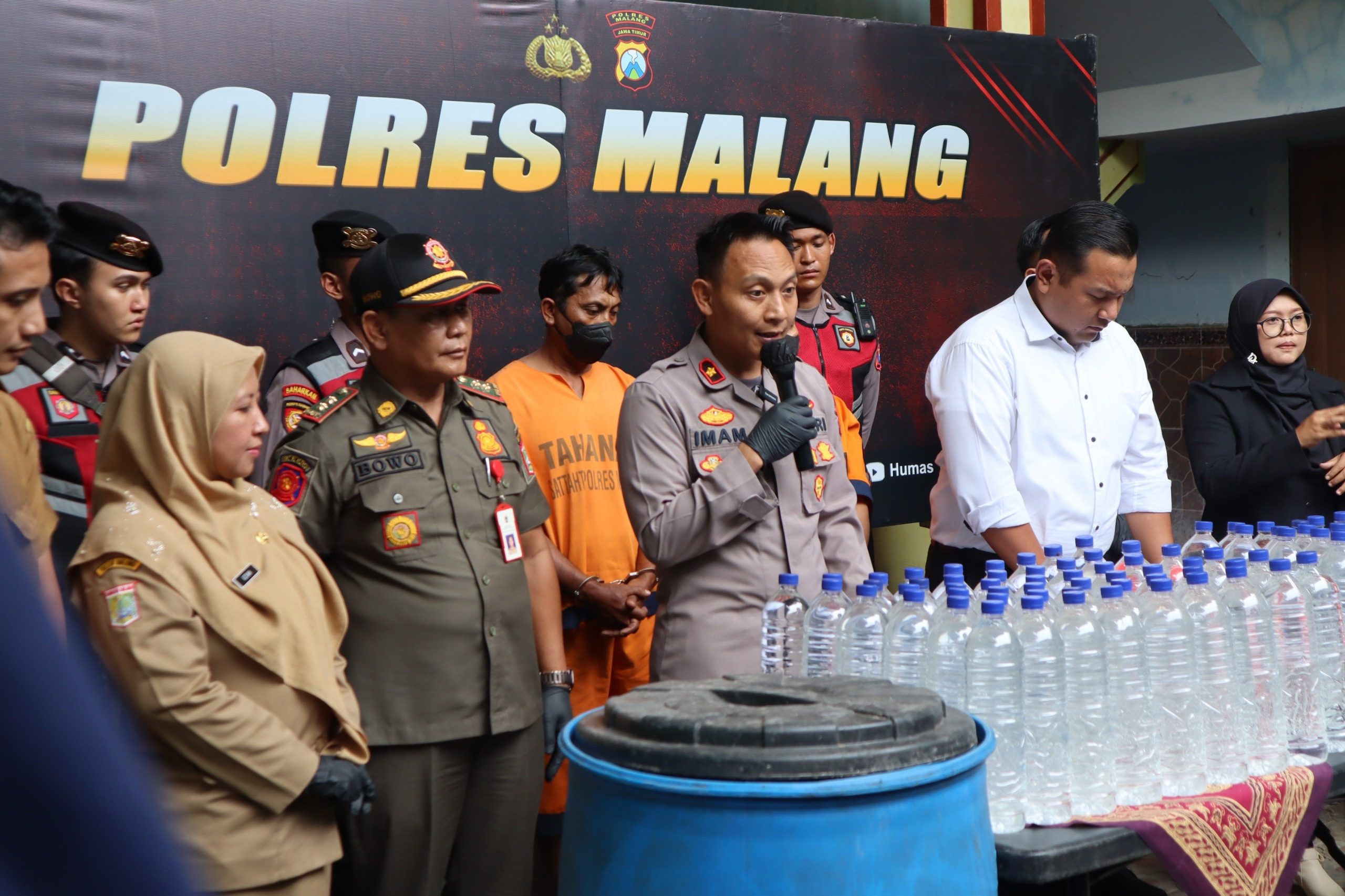 Polisi Ungkap Kasus Produksi Miras Ilegal, Dua Pelaku Diamankan 26 IMG 20240327 194810
