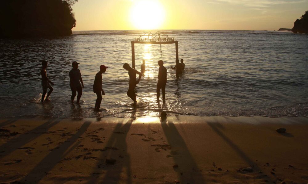 wisata pantai di Malang