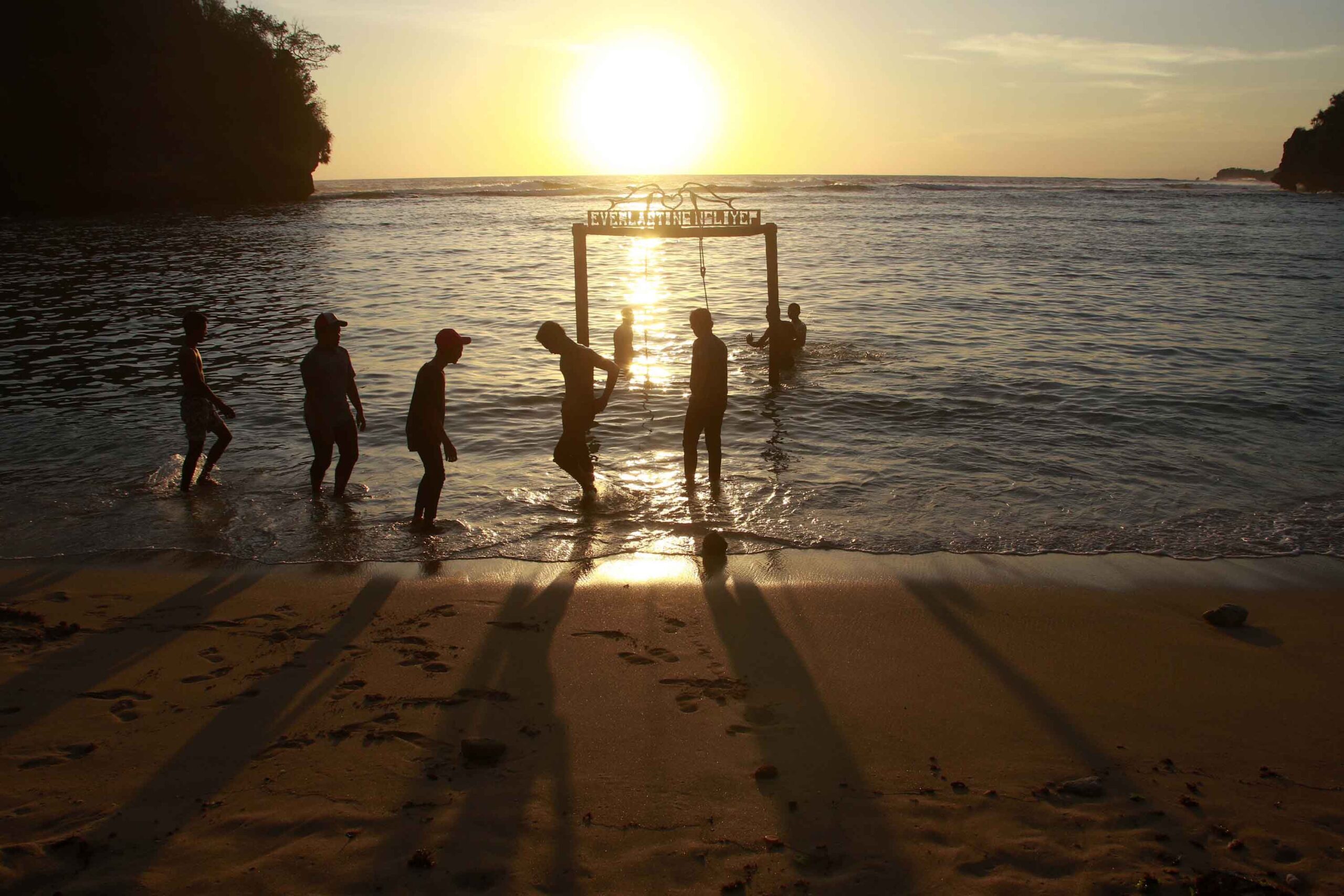 7 Rekomendasi Wisata Pantai di Malang yang Wajib Dikunjungi 26 wisata pantai di Malang