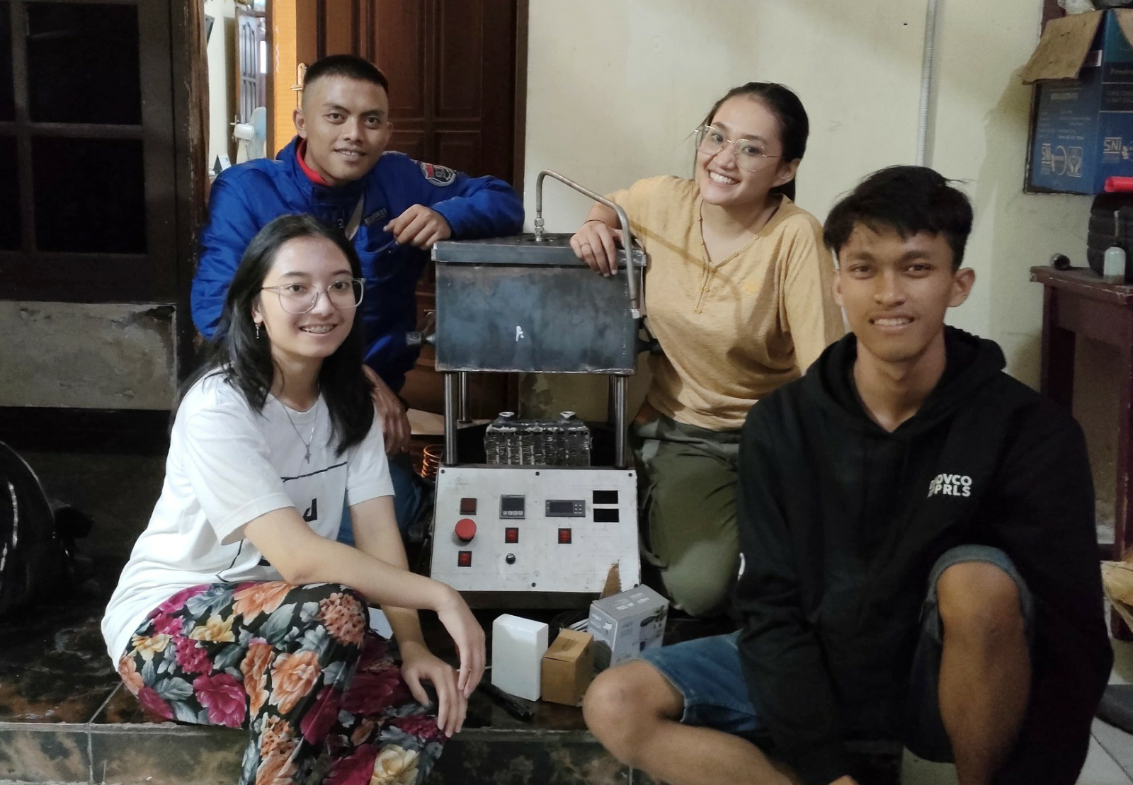 Mahasiswa ITN Malang Kembangkan Alat Olah Sampah Jadi Minyak 28 IMG 20240803 193906