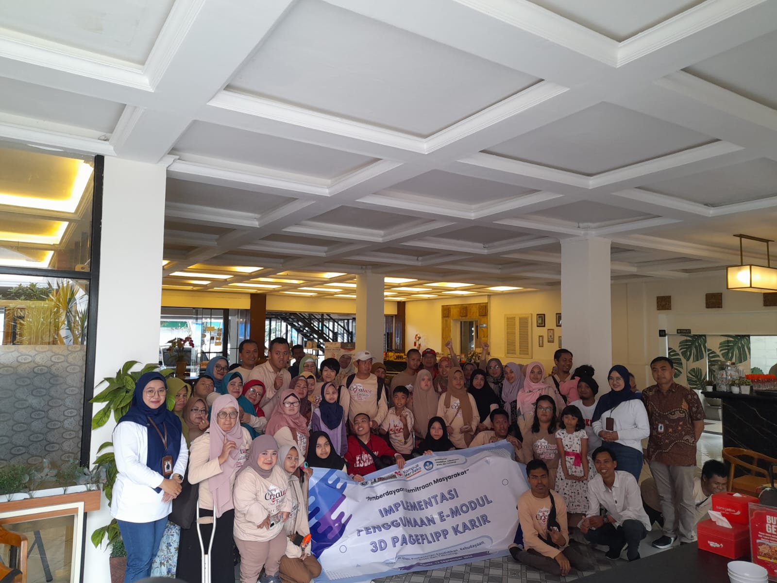 Tim Pengabdian Masyarakat Unikama Luncurkan Website dan Flipbook Karir untuk Komunitas Difabel Malang 30 tim pengabdian masyarakat Unikama