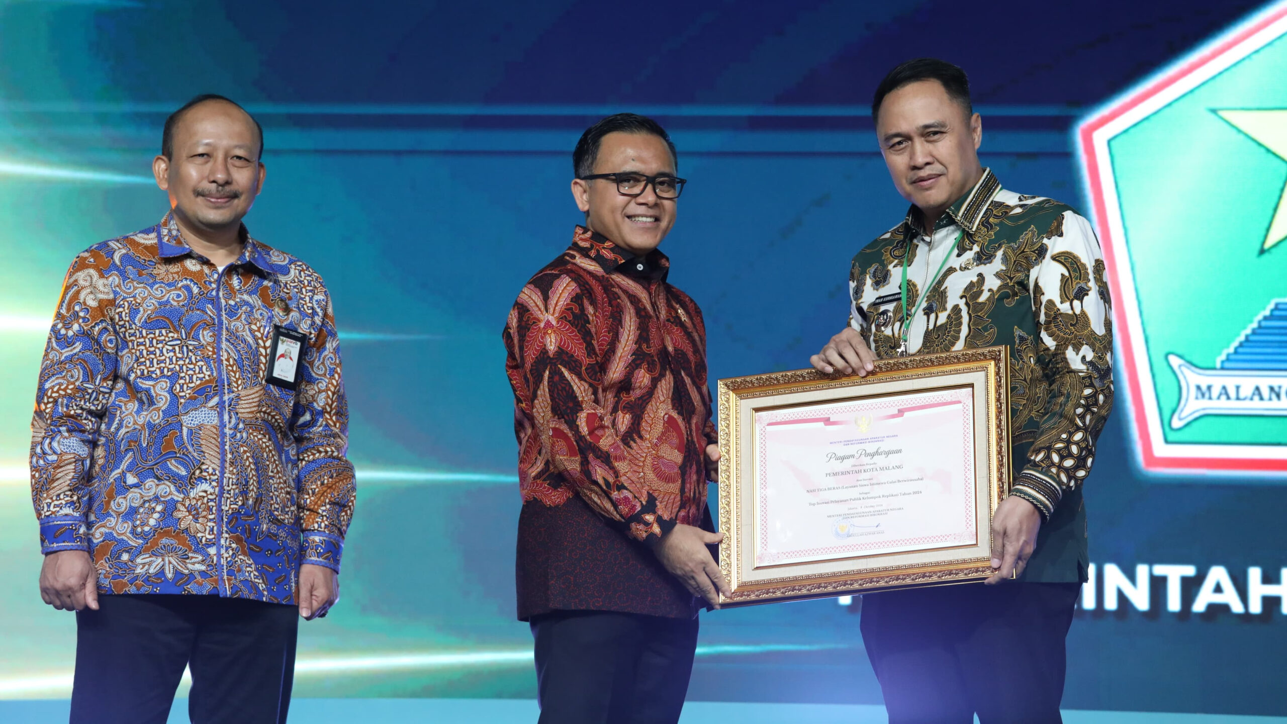 Kota Malang Raih Penghargaan Kemenpan RB, Pj. Wali Kota Iwan Kurniawan Apresiasi Layanan Pendidikan 26 IMG 20241008 180038 scaled