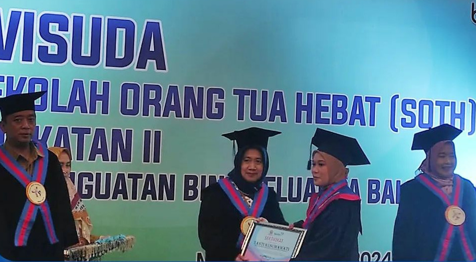 Wisuda Sekolah Orang Tua Hebat Angkatan III di MCC Kota Malang 26 Wisuda Sekolah Orang Tua Hebat Angkatan III di MCC Kota Malang