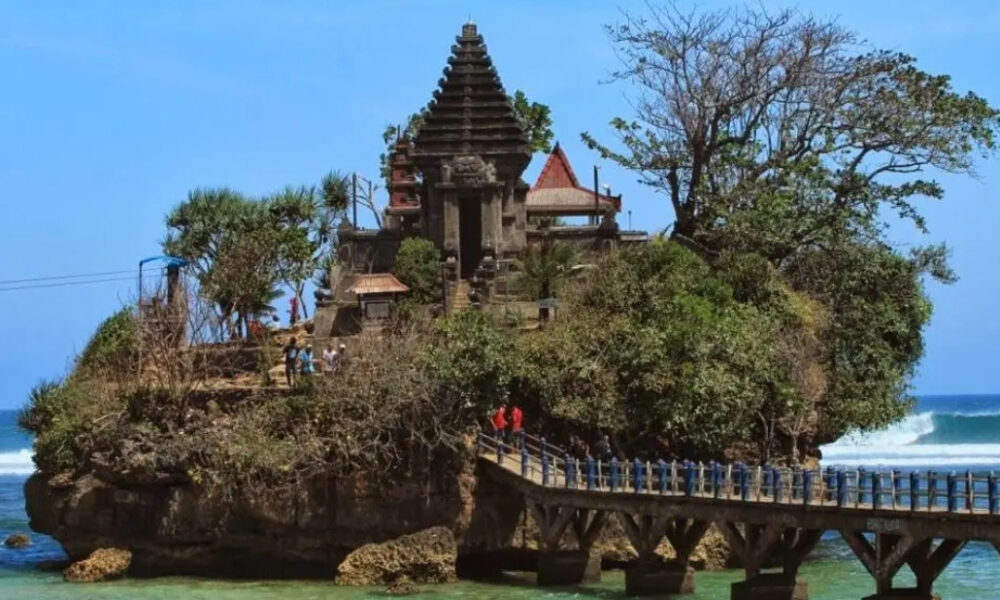 5 Rekomendasi Pantai yang Populer di Malang