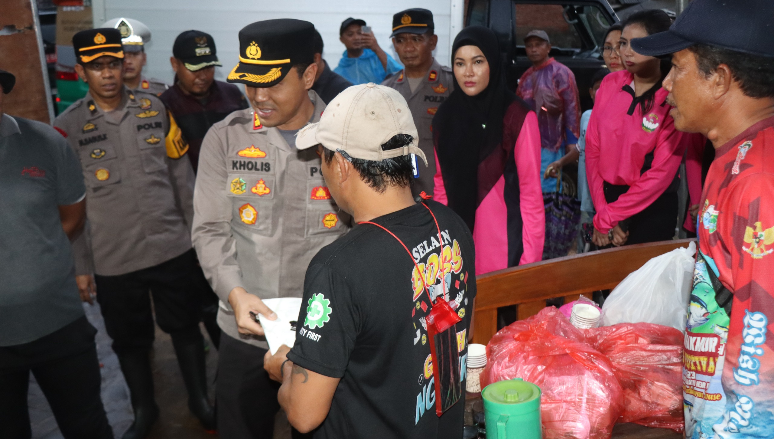 Kapolres Malang Tinjau Lokasi Banjir di Sumbermanjing Wetan 26 IMG 20241201 093549
