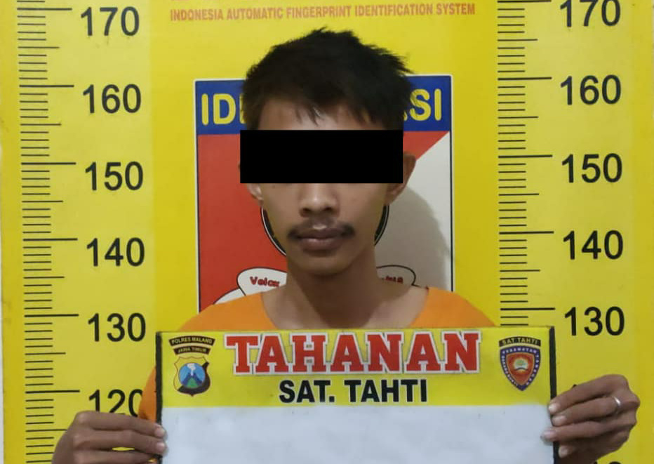 Polisi Amankan Dua Pengedar Ganja dan Sabu di Malang 26 Polisi mengamankan dua pengedar narkotika di Kecamatan Bululawang, Kabupaten Malang (istimewa)