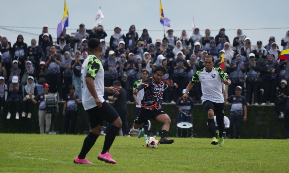 Hari Ulang Tahun, Persatuan Guru Republik Indonesia (PGRI), PGRI Kota Batu menyelenggarakan Trofeo Sepak Bola Antar Cabang di Lapangan Gelora Arjuno, Bumiaji (istimewa)