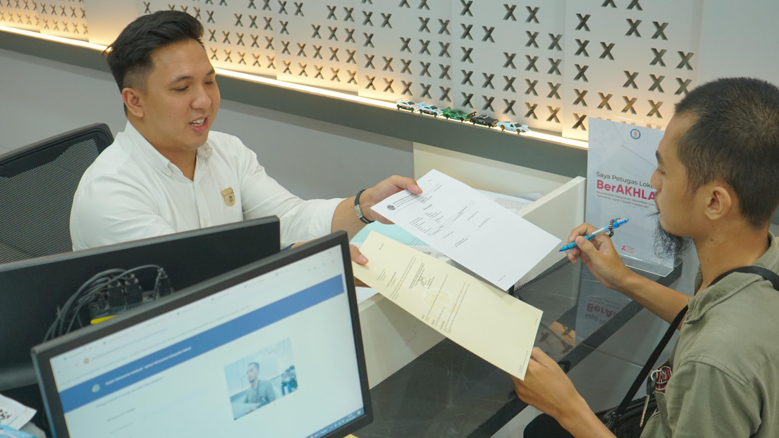 Tidak Lagi Berupa Buku, Bentuk Sertipikat Elektronik yang Lebih Aman 26 Sertipikat Elektronik yang diterbitkan Kementerian Agraria dan Tata Ruang/Badan Pertanahan Nasional (ATR/BPN) memiliki bentuk berbeda (istimewa)