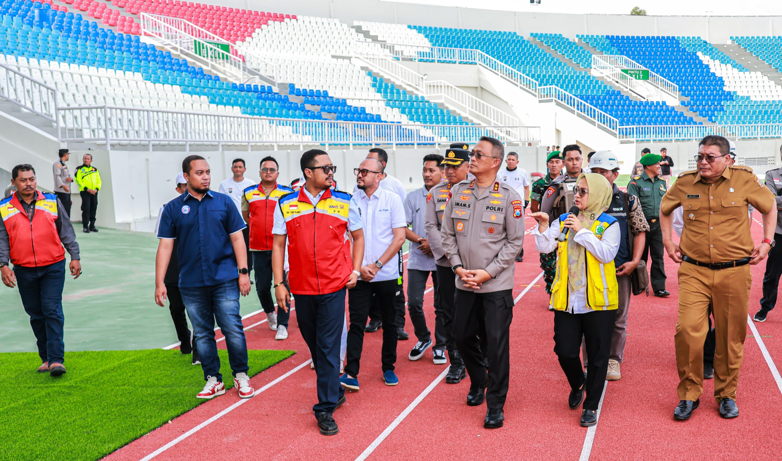 Pastikan Kelayakan dan Keamanan, Kapolda Jatim Tinjau Renovasi Stadion Kanjuruhan 26 IMG 20250204 121452 scaled