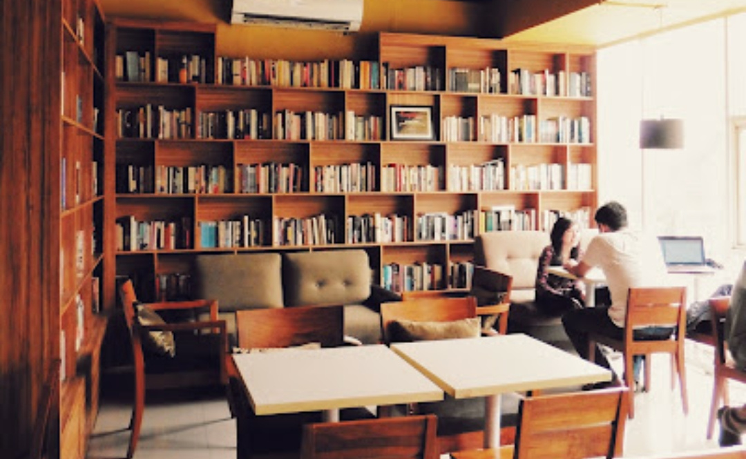 Rekomendasi Kafe Perpustakaan di Malang, Tempat Asyik untuk Baca Buku dan Nongkrong 26 IMG 20250218 154916