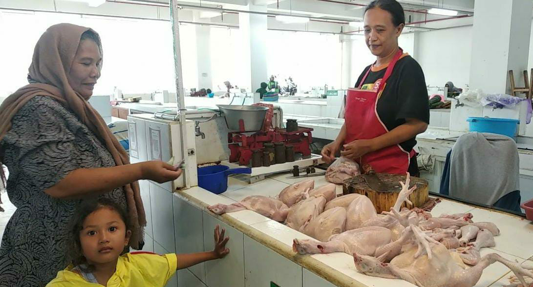 Harga Daging Ayam Potong di Pasar Kota Batu Merangkak Naik 26 IMG 20250225 091546