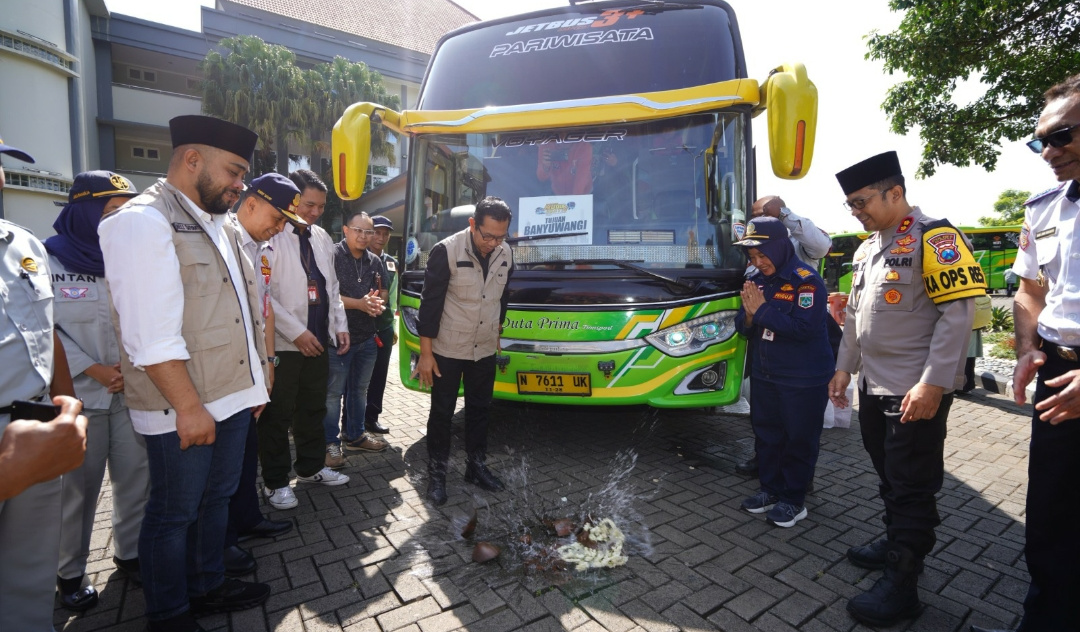 Pemkot Batu Berangkatkan Rombongan Mudik Gratis 26 IMG 20250329 193242