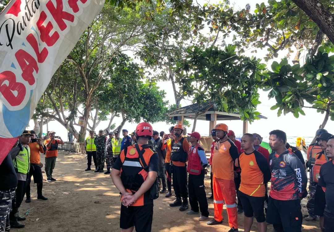 Polres Malang Kerahkan Tim Gabungan Cari Korban Tenggelam di Pantai Balekambang 26 IMG 20250410 163832