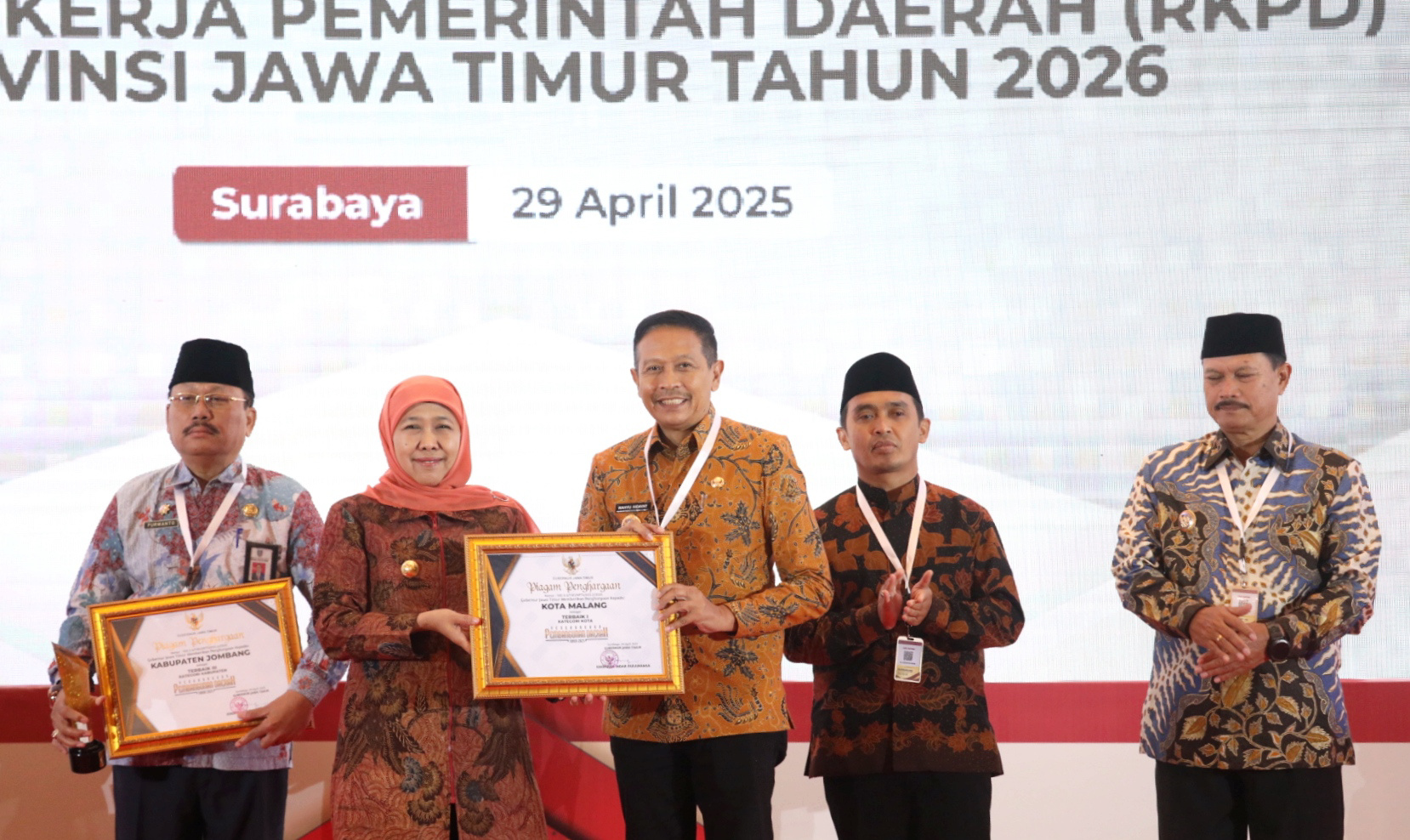 Wali Kota Malang Terima Penghargaan Pembangunan Daerah Kategori Kota Terbaik 26 IMG 20250429 185326