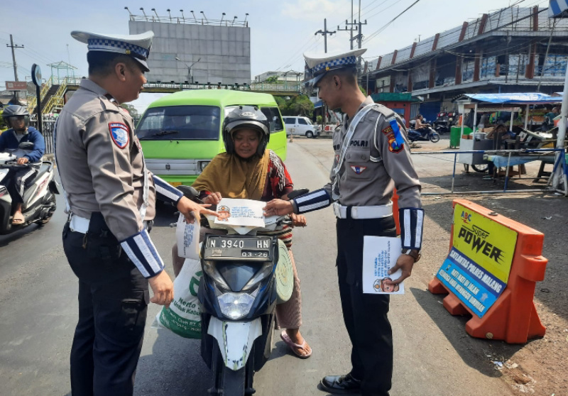 Satlantas Polres Malang Sosialisasi Operasi Keselamatan Semeru 2026 di Titik Keramaian