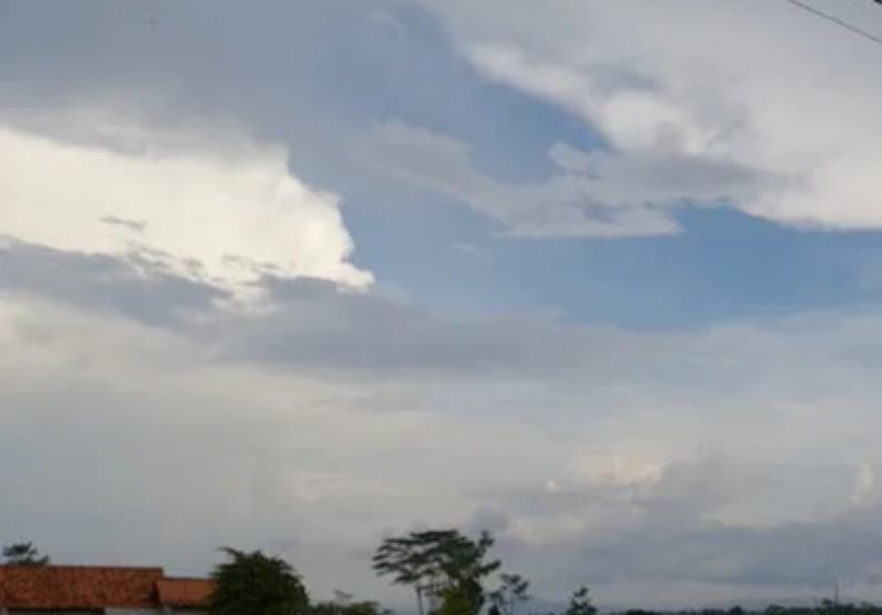 Prakiraan Cuaca Malang Raya Hari Ini: Waspada Hujan Ringan dan Kabut di Jalur Wisata Kota Batu