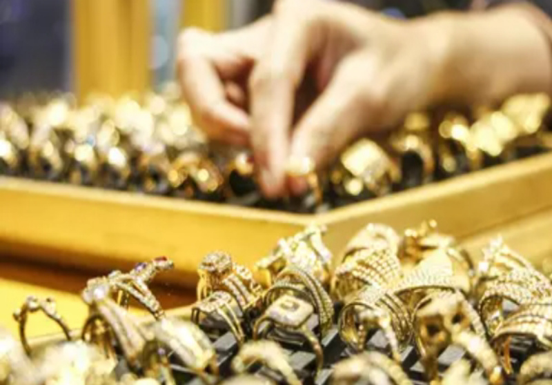 Harga Emas Hari Ini Sabtu 7 Maret 2026: Antam Melonjak ke Rp1,54 Juta, Cek Nilai Buyback!
