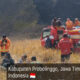 Karhutla Bromo TNBTS Hari Ke 6 Ditangani dengan Water Bombing Helikopter BNPB dan Pemadaman Darat 34 IMG 20260810 155544