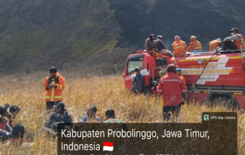 Karhutla Bromo TNBTS Hari Ke 6 Ditangani dengan Water Bombing Helikopter BNPB dan Pemadaman Darat 26 IMG 20260810 155544